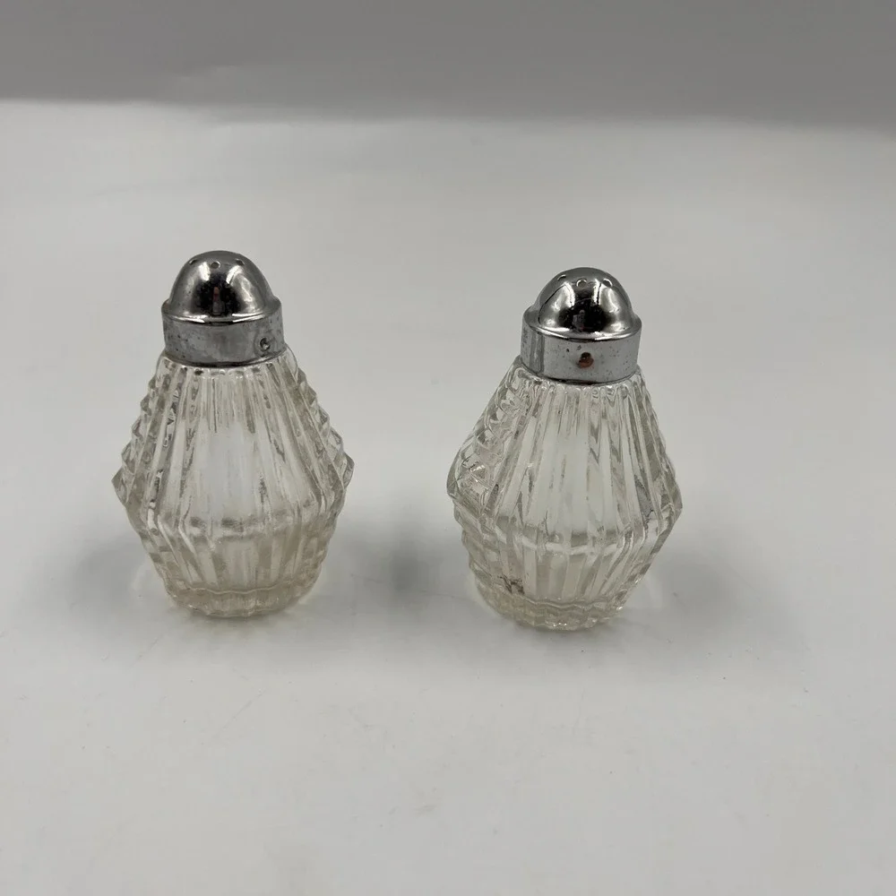 Vintage Art Deco Clear Pressed Glass Salt and Pepper Shakers Chrome Lids Ribbed‎